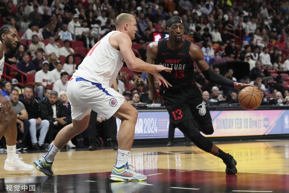 方在攻防两 方在攻防两