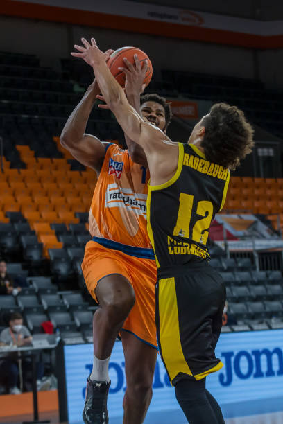 超巨的真正 超巨的真正