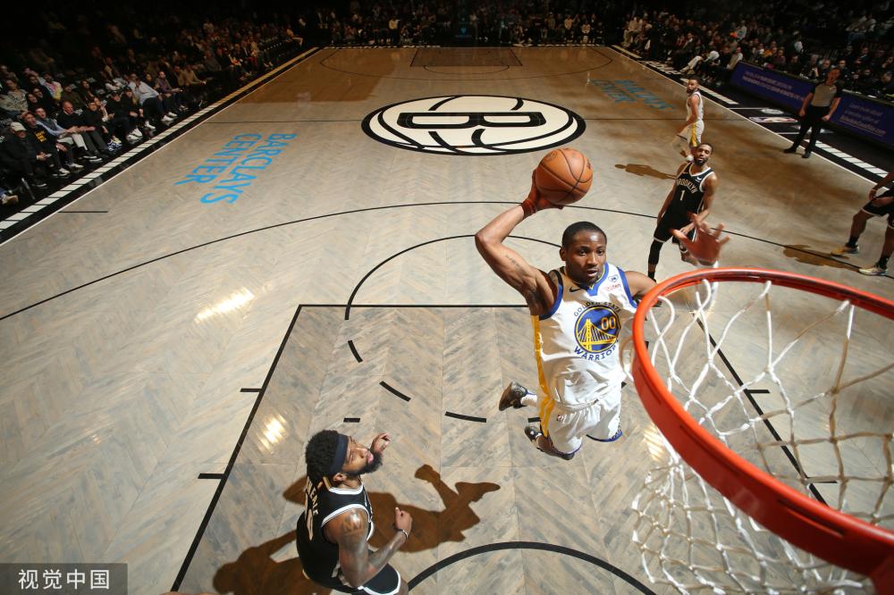 足球比赛中 足球比赛中